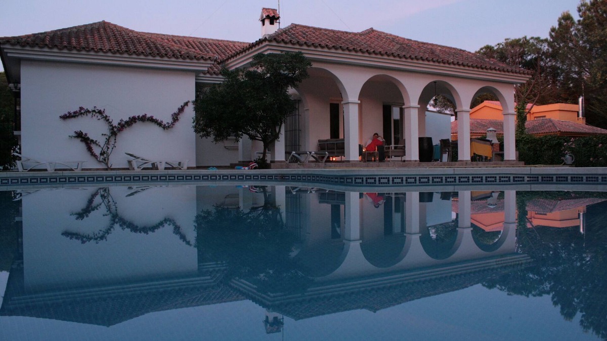 Cabo Roche House | VACATION HOME WITH SALTWATER POOL, CHILL OUT, WIFI, SAT TV, NEAR SANDY BEACH & BAYS