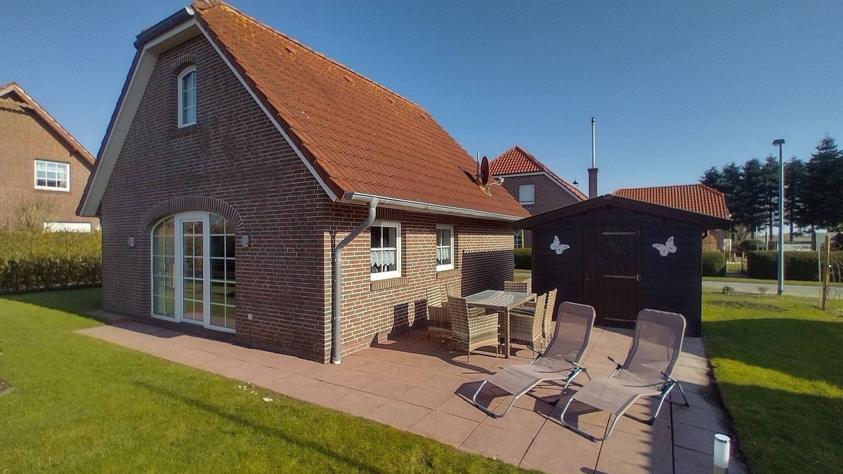 Ditzum House | Vacation home with upscale furnishings and sea views
