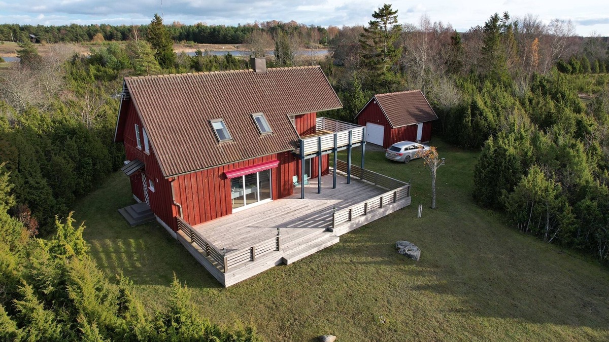 Saaremaa House | Vacation home with views and access to the Baltic Sea and bathing lake at the rear