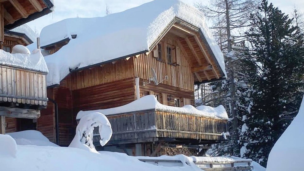 Reichenau House | Vacation home1800m, near ski lift, wooden stove, W-LAN, desk, outdoor sauna