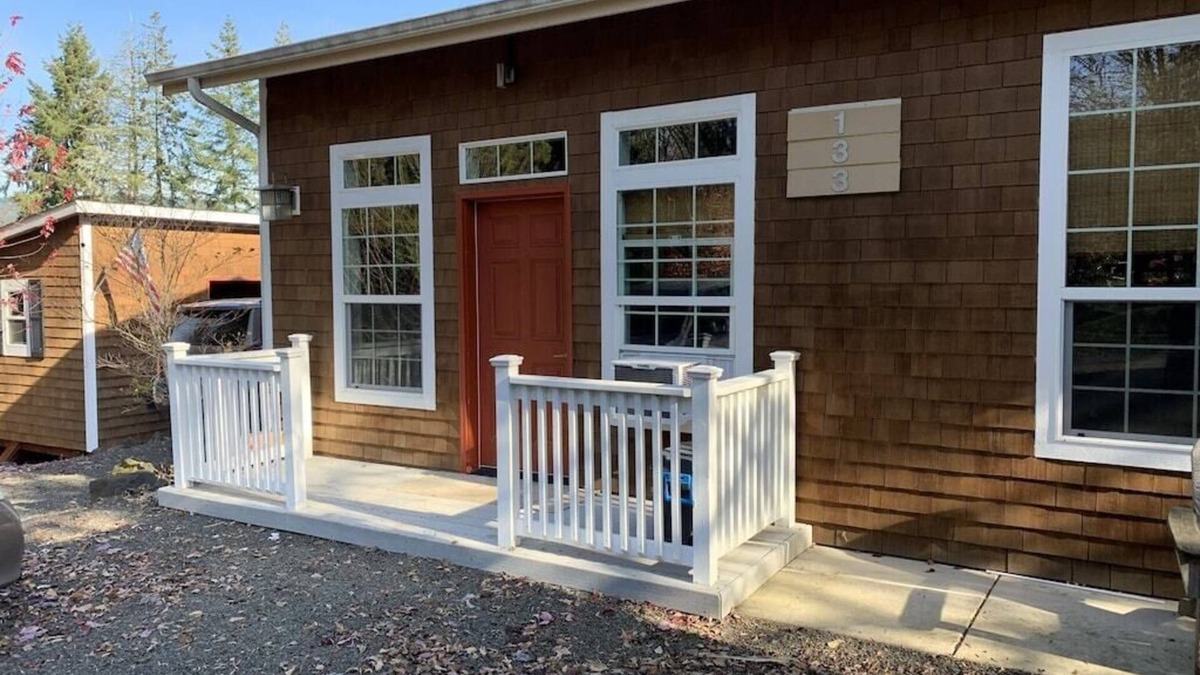 Mayfield House | Vacation House Near Lake, Hiking Trails, Fishing and Much More.