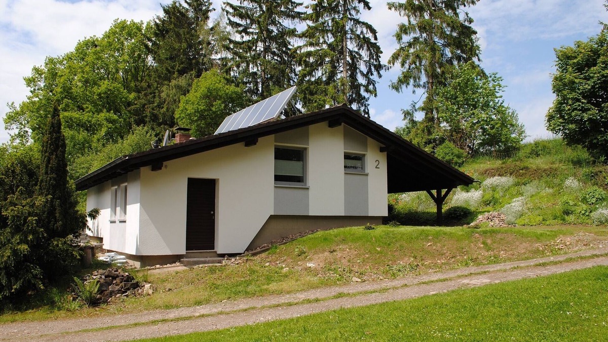Uhrde House | Vacation in a quiet location.