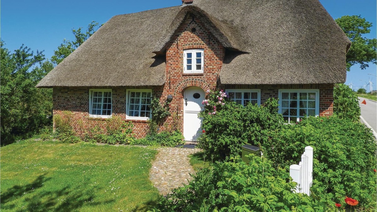 Neugalmsbull House | Vacation in a typical Frisian thatched house with the UNESCO World Heritage Wadden Sea right on your