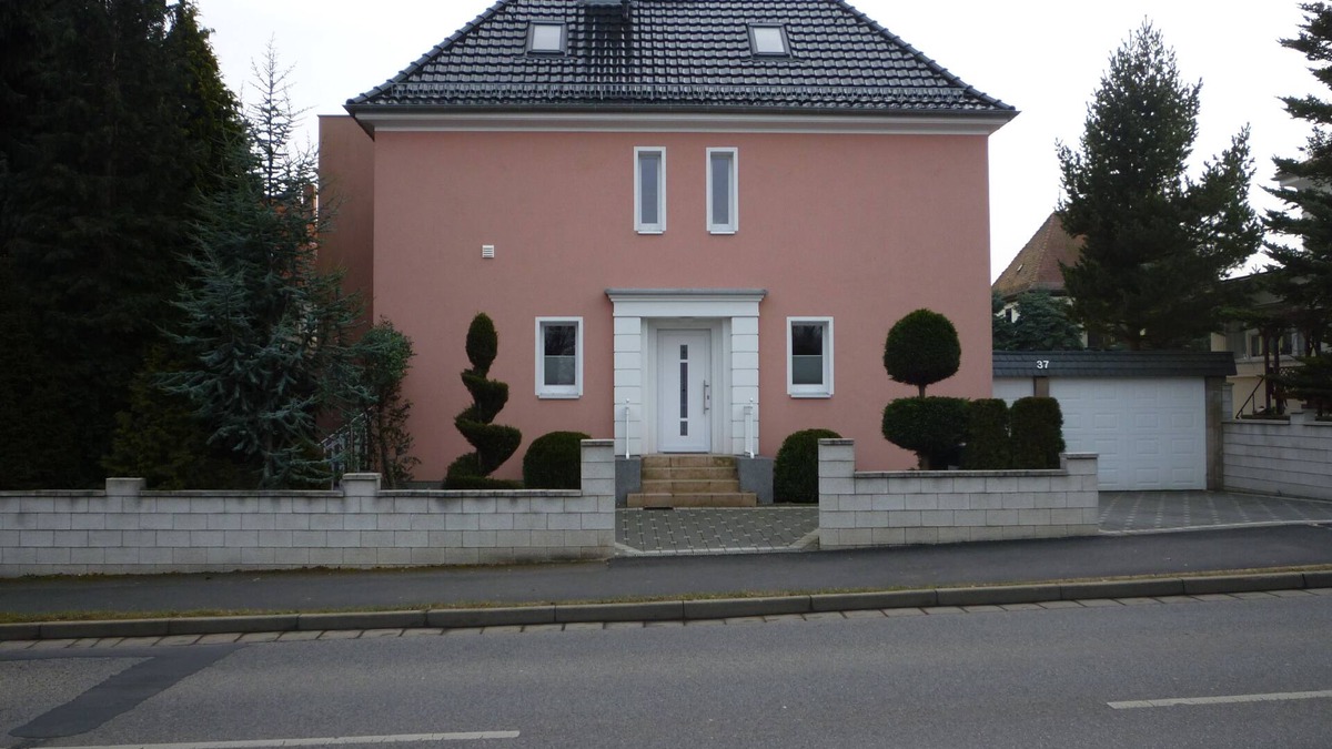 Racknitz/Zschertnitz Apartment | Vacation in DRESDEN . You can easily explore the city of Dresden without a car.