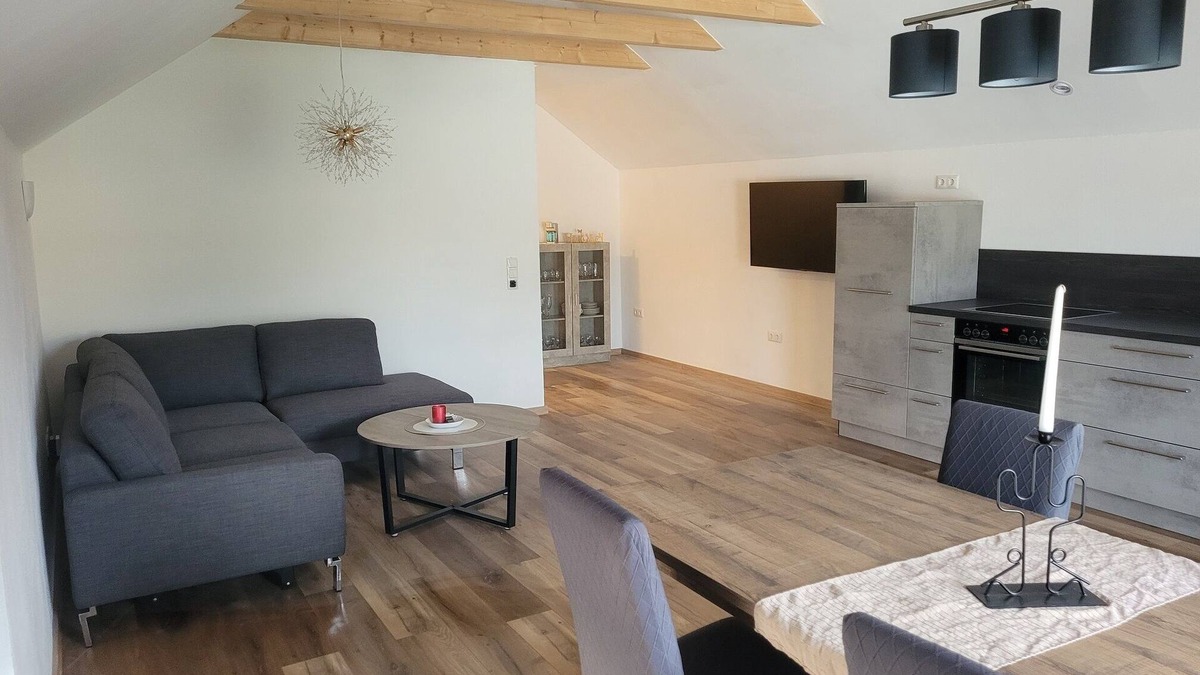 Wasserzell Apartment | Vacation in lavishly renovated top floor apartment