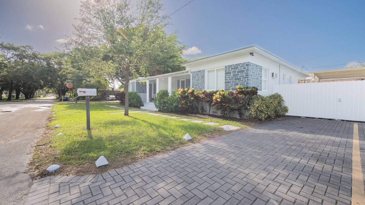 Parkside House | Vacation in Style & Comfort! Hollywood Easy Living