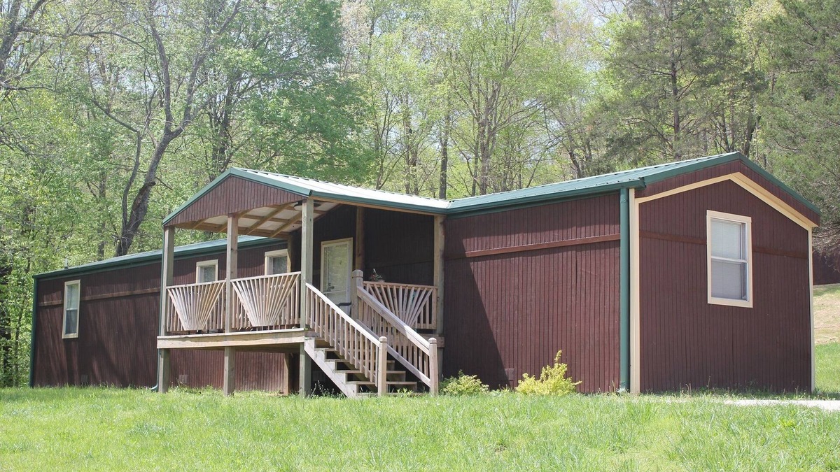 Black Cabin | Vacation in the beautiful ozarks, horse back riding, fishing, floating