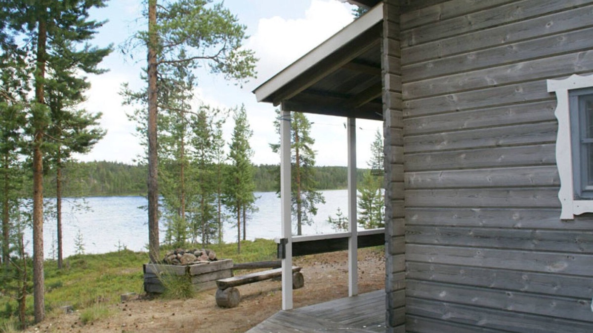 Arvidsjaur House | Vacation in the blueberry forest by the lake with a boat
