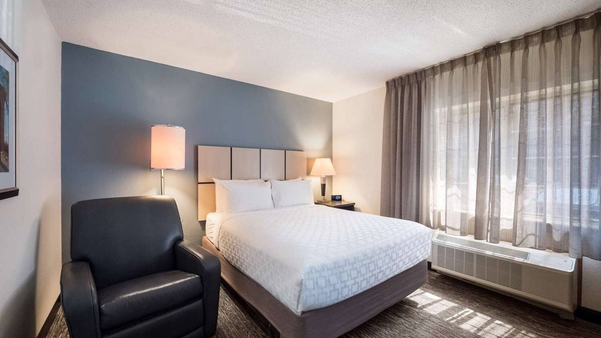 Bryant Pattengill West Hotel | Vacation is Calling! 3 Posh Units, Short Drive to Ann Arbor Hands-On Museum