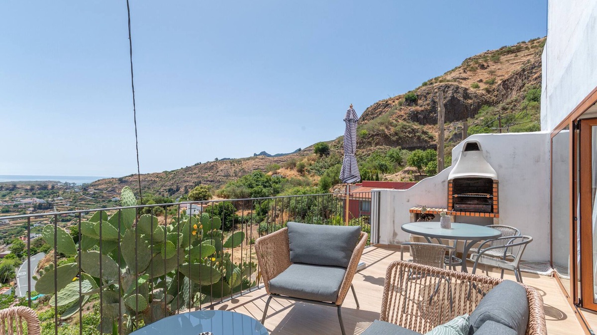 Las Lagunetas Apartment | Vacation 'La Madriguera Fuente Hervera' with Mountain View, Wi-Fi and Air Conditioning