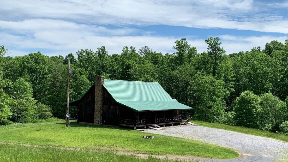 Hopewell Cabin | Vacation Lodge ,Near Raystown Lake and Historical Bedford
