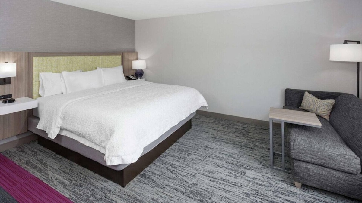 Rocky Hill House | Vacation of Your Dreams Close to Attractions