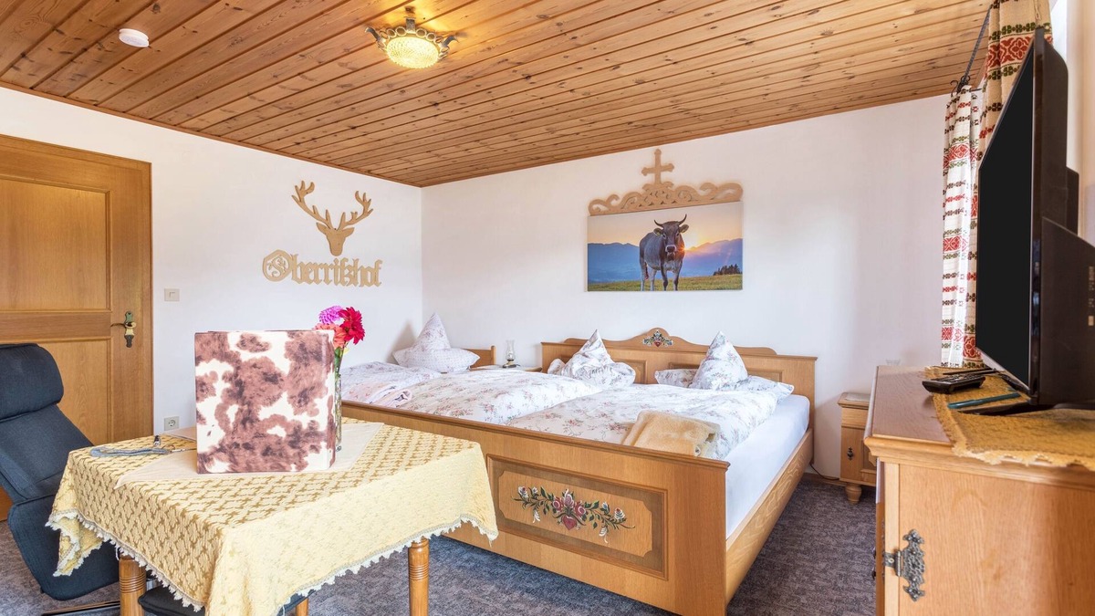 Schliersee Apartment | Vacation on a Farm - Fantastic Holiday App with Balcony, Garden, Lake & Mountain View
