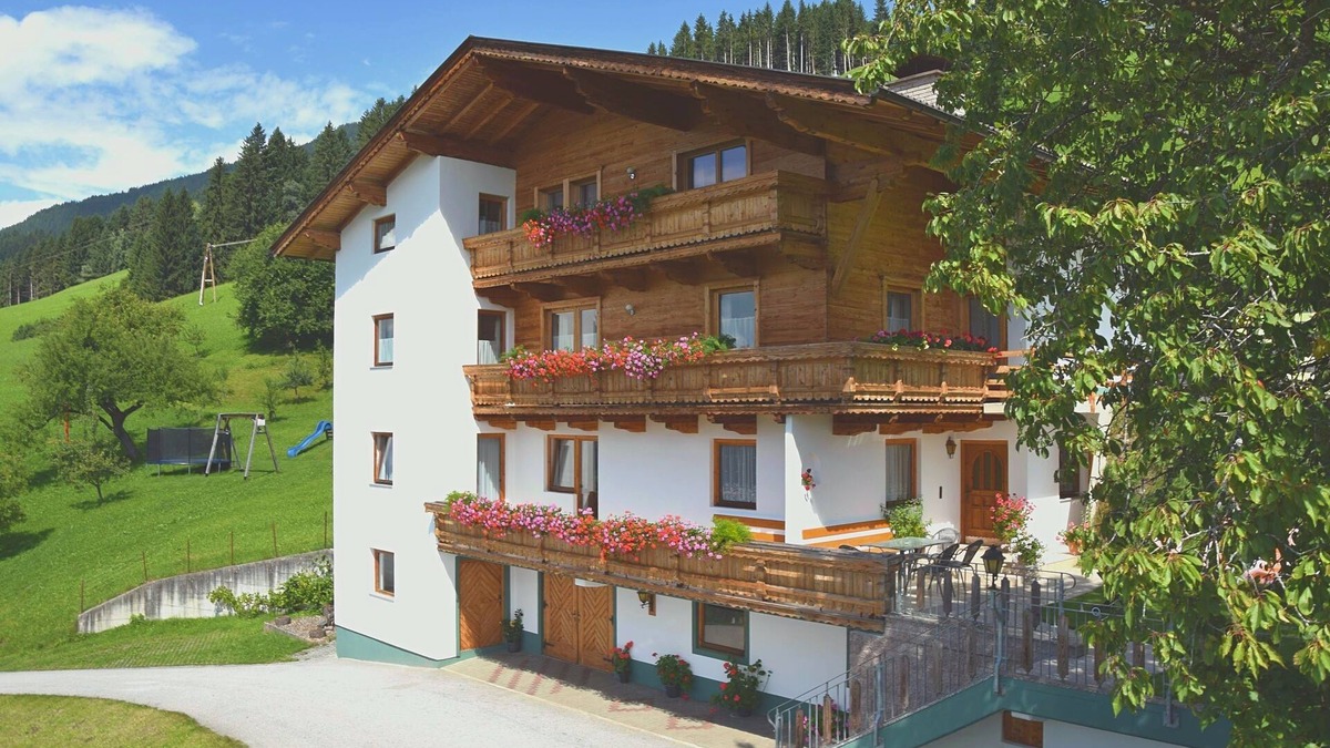 Holdernach Apartment | Vacation on the sunny side- Apartment Zillertal