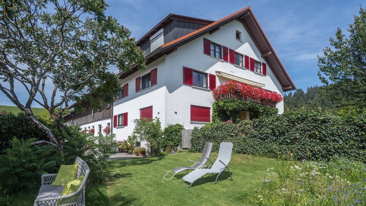 Eichenberg Apartment | Vacation on the Farm - Cosy Apartment “Seeblick” with Wi-Fi; Parking Available