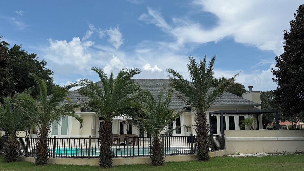 Navarre House | Vacation Paradise! 10 Minutes to the beach, pool, hot tub & on the golf course
