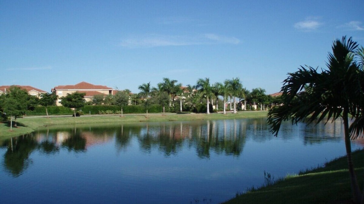 Iona Apartment | Vacation rental a few minutes from the beach. Quiet and central location