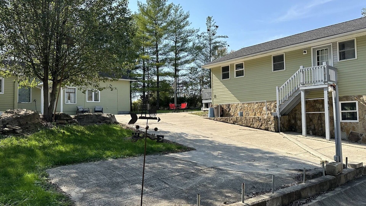 Albany Cottage | Vacation Rental Cottage with Hot Tub and Lakeview near Athens & Hocking Hills