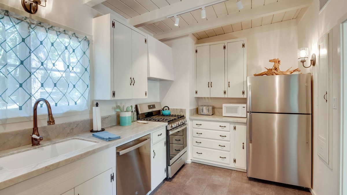 Carmel Woods Cottage | Vacation Rental Home ~ 1 Mi to Carmel Beach!