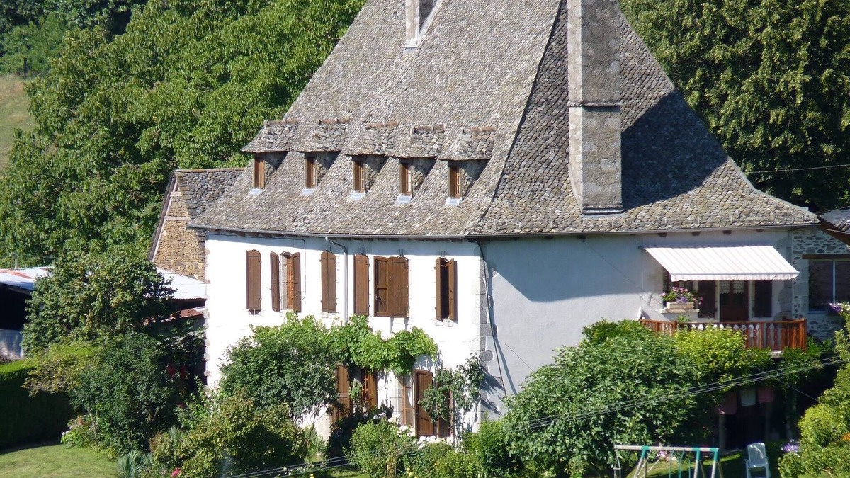 Junhac Apartment | Vacation rental in an authentic Auvergne farmhouse, Auvergne Cantal