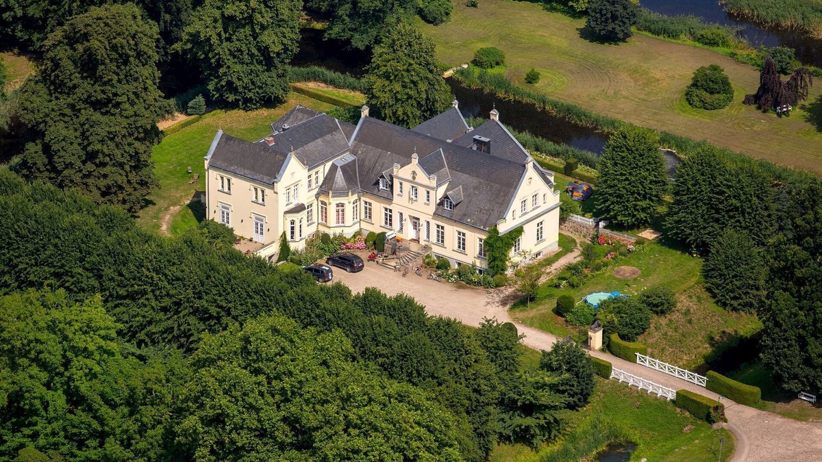 Dalwitz Apartment | Vacation rental mansion apartment (5 pers.) - FerienGut Dalwitz manor house