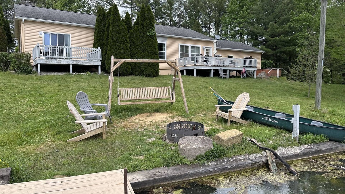 Albany Cottage | Vacation Rental Pet Friendly w/Hot Tub Lakeview near Athens & Hocking Hills
