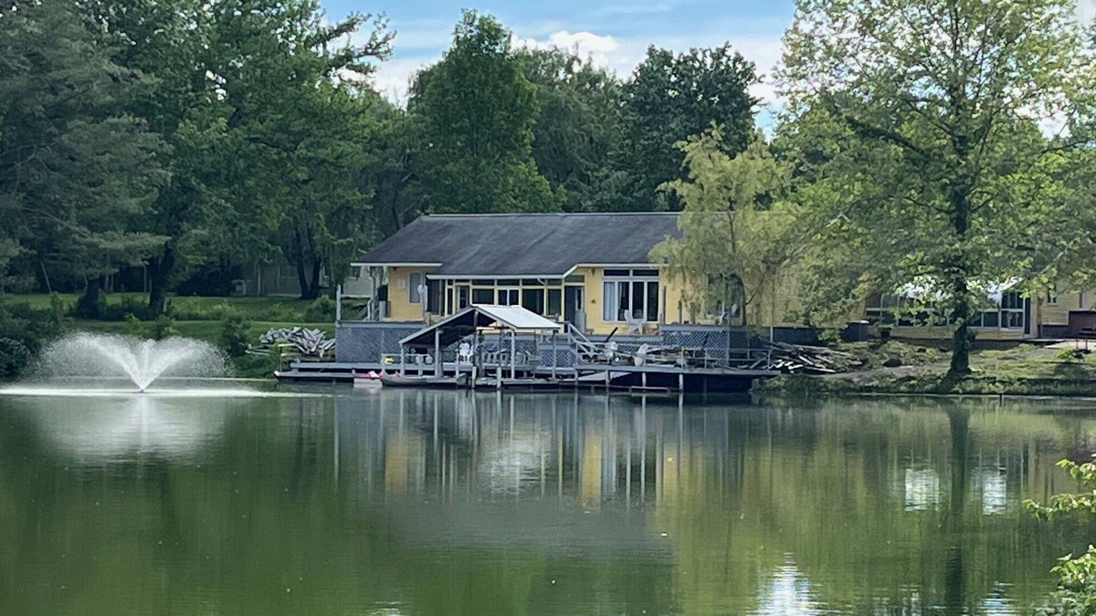Albany Cottage | Vacation Rental Retreat on 5 Acre Lake near Athens & Hocking Hills Pet Friendly