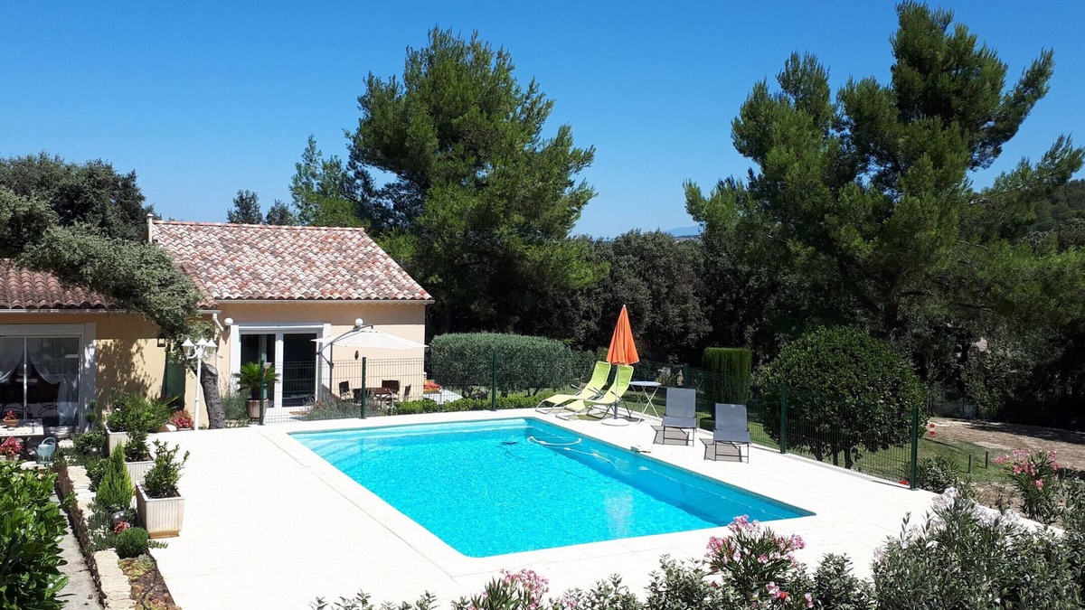 Plan-d'Orgon Ski Chalet | vacation rental with pool Orgon LS1-451
