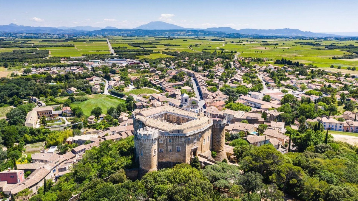 Suze-la-Rousse House | Vacation rentals for up to 10 people. NEW! Swimming pool