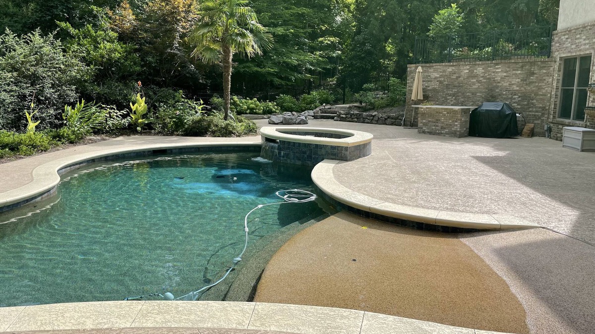 Sugar Hill House | Vacation Resort: Heated Pool, Spa, Gym, Kitchen, Laundry, in Tranquil Setting
