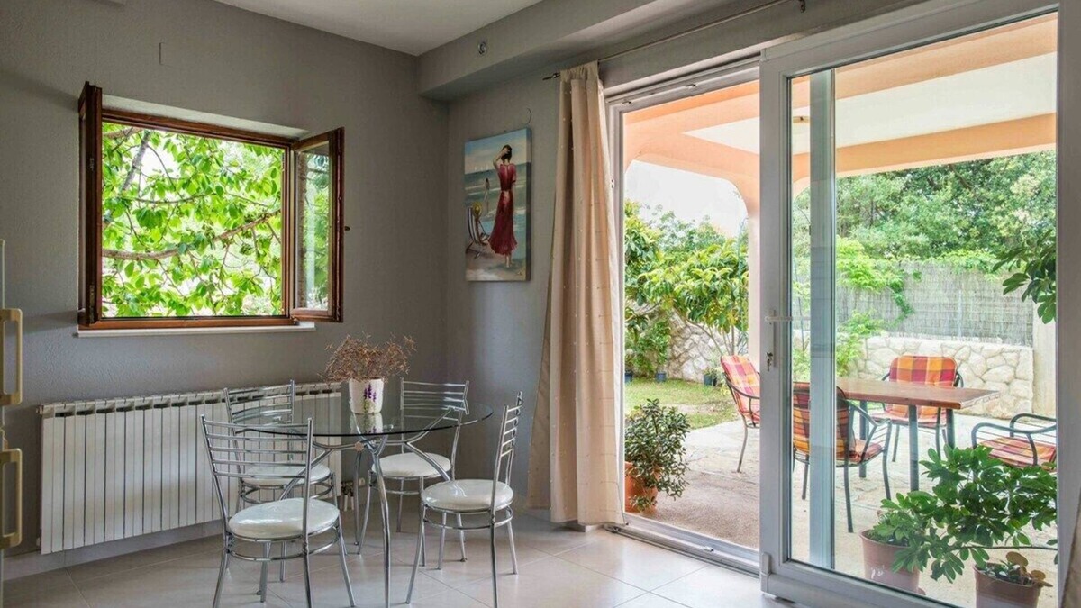 Drage Apartment | Vacation right by the sea in the quiet village of Drage