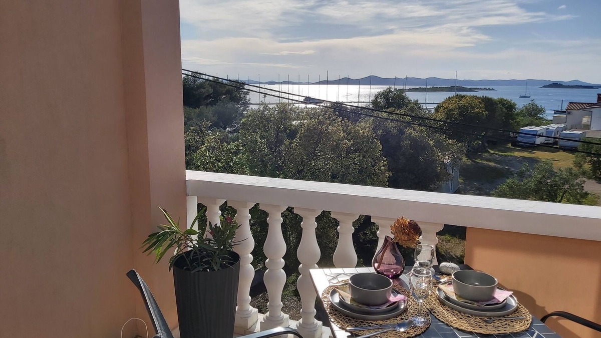 Drage Apartment | Vacation right by the sea in the quiet village of Drage