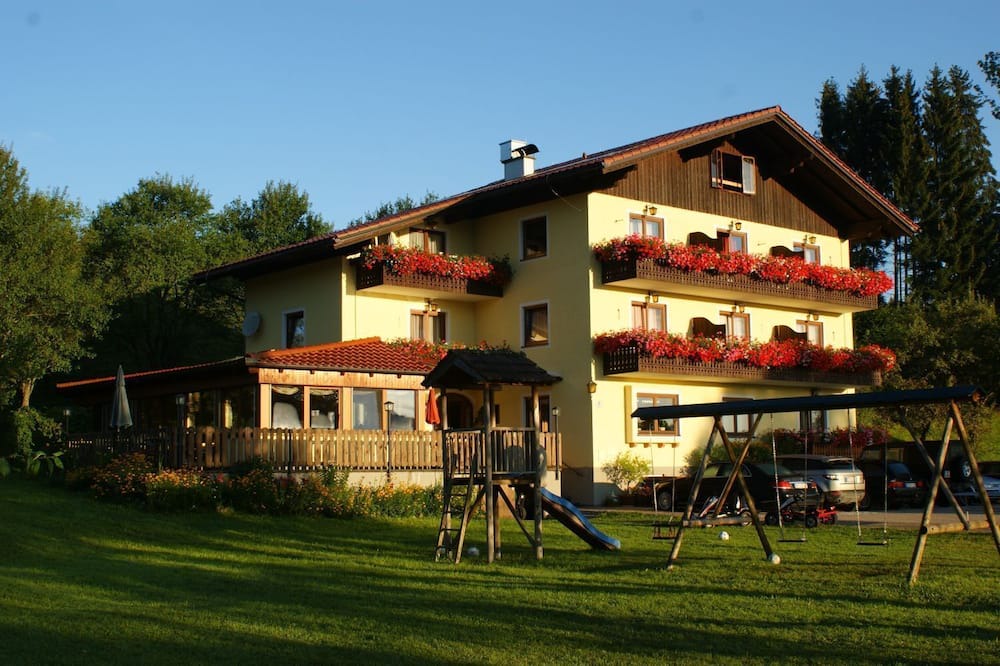 Nussdorf am Attersee Apartment | Vacation room violets, daisies, cowslip - organic farm family
