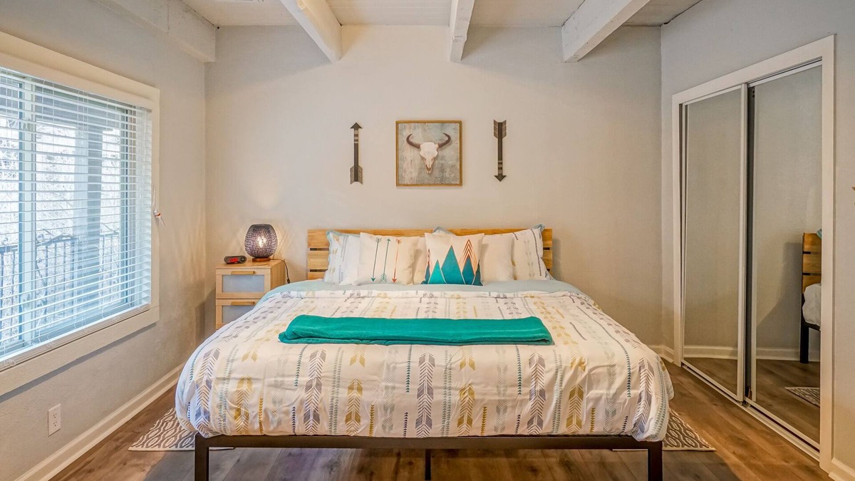 West Old Town Apartment | Vacation Safely! 2BR/1.5ba Professionally Cleaned
