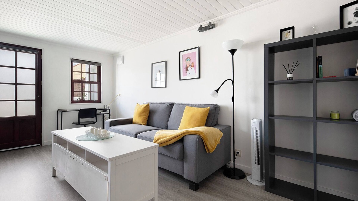 Las Arenas Apartment | Vacation Studio 'Actors' with Mountain View, Private Terrace and Wi-Fi
