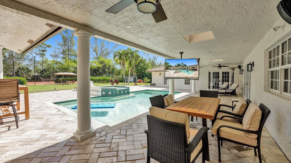 Survey Creek House | Vacation Tennis House with Euro Red Clay Tennis Court! Discounted Summer Rates!