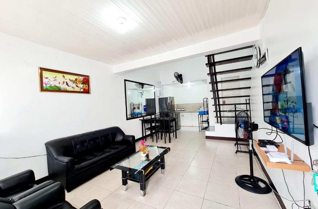 Calapan House | Vacation Transient Guest House Rental Calapan City L43