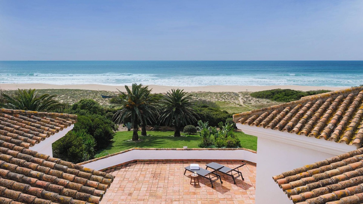 Atlanterra Villa | Vacation villa with direct access to the beach