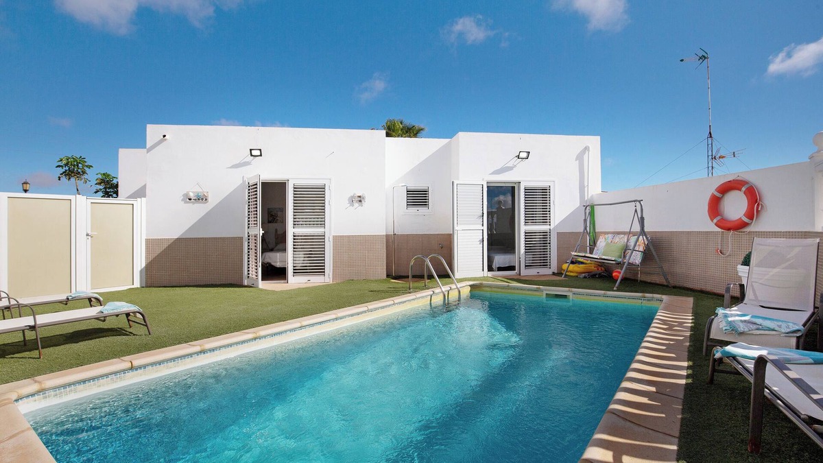 Caleta de Fuste Villa | Vacation Villa 'Vv Valdeconcha, Piscina Privada' with Sea View, Private Pool and Wi-Fi