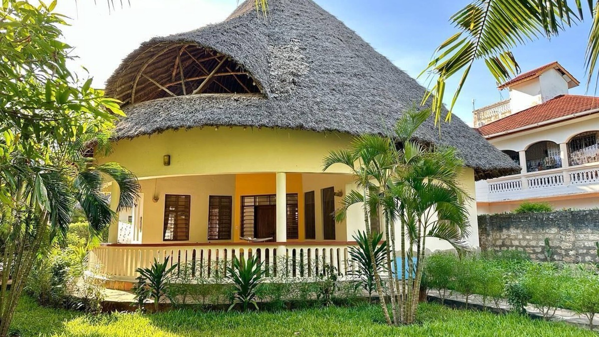 Diani Beach House | Vacation villa in Kenya in a fantastic location incl.Wlan +Smart TV Pay- TV