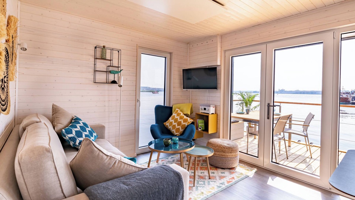 Fehmarnsund House | Vacations on a houseboat - pure relaxation for water and landlubbers alike!