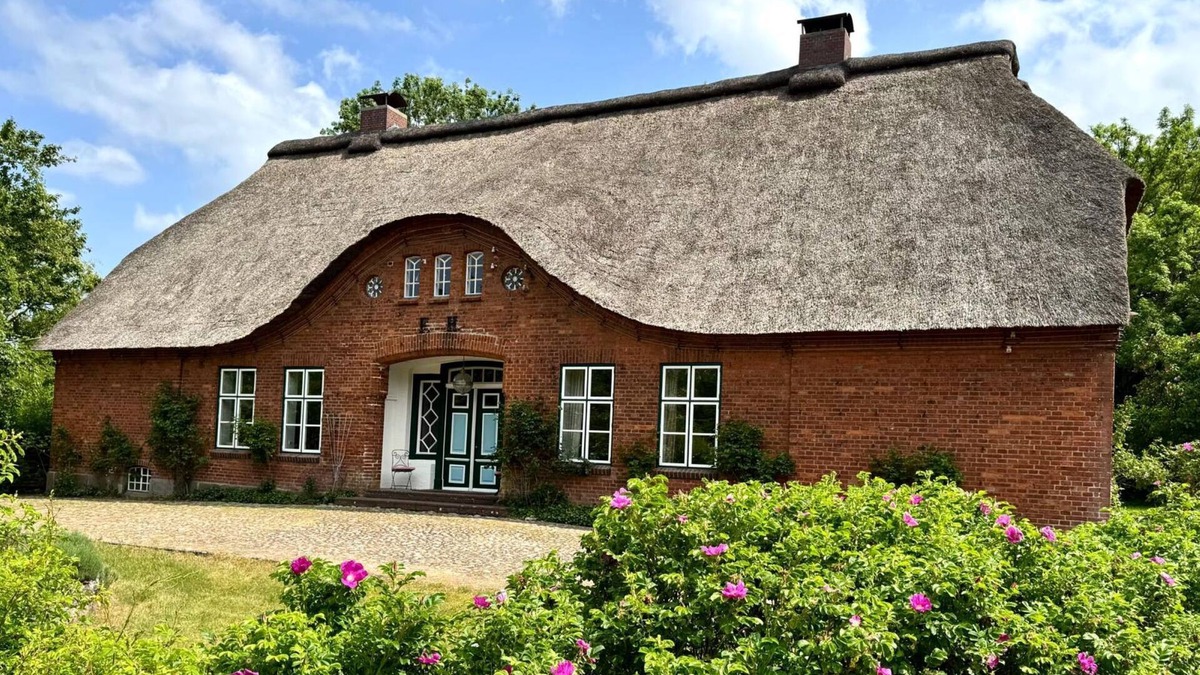 Kohn House | Vacations under a thatched roof - not far from Lake Selent and the Baltic Sea