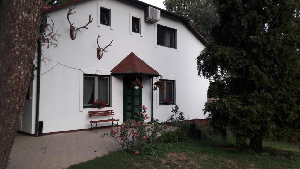 Karad Bed & Breakfast | Vadászház Karád