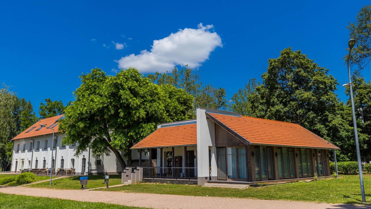 Sarvar Hotel | Vadkert Major
