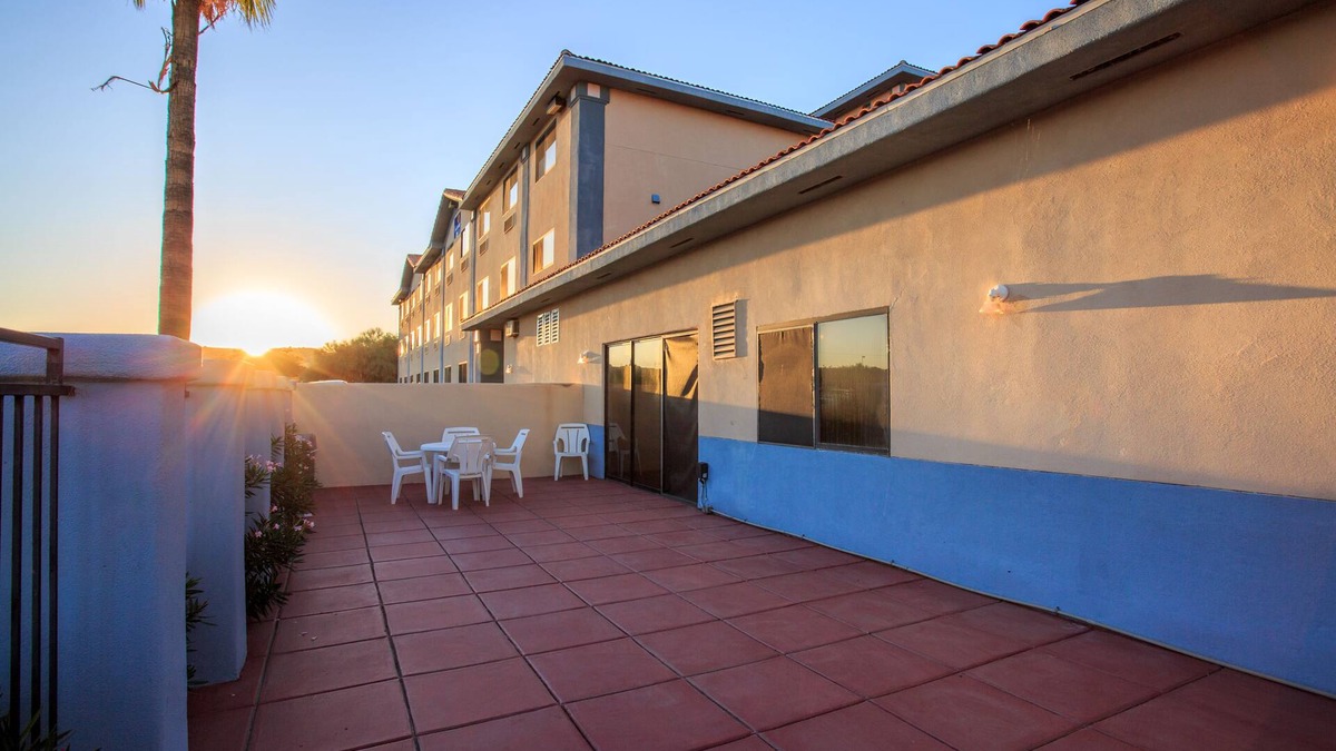 Green Valley Hotel | Vagabond Inn Executive - Green Valley