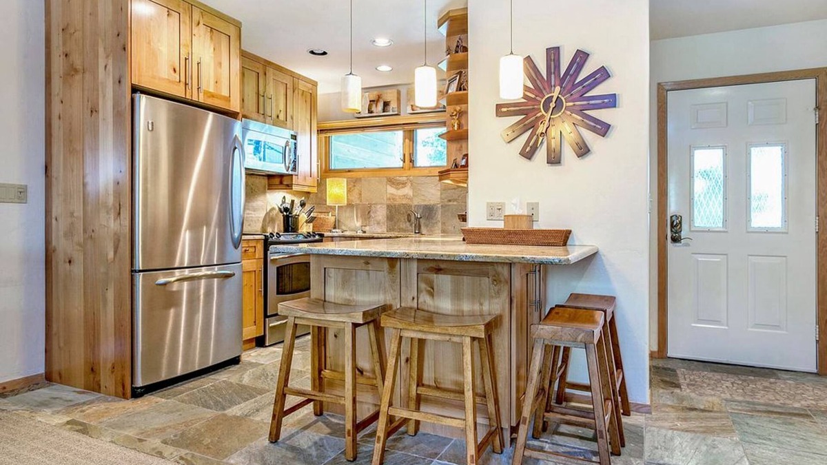 Vail Condo | Vail - Beautifully remodeled 2BR/2Bath - on Bus route to Vail village