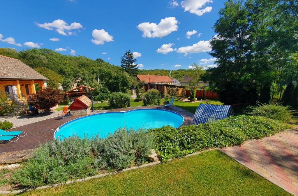 Monyorod Villa | Vakantiehuis Casa Mama met prive zwembad