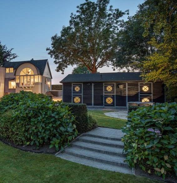 Wijk en Aalburg House | Vakantiehuis Onder de Peppel met sauna en jacuzzi