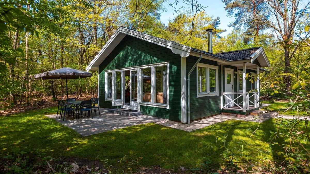 Municipality of Westerveld Ski Chalet | Vakantiepark De Wiltzangh - Fins Chalet Hottub 6