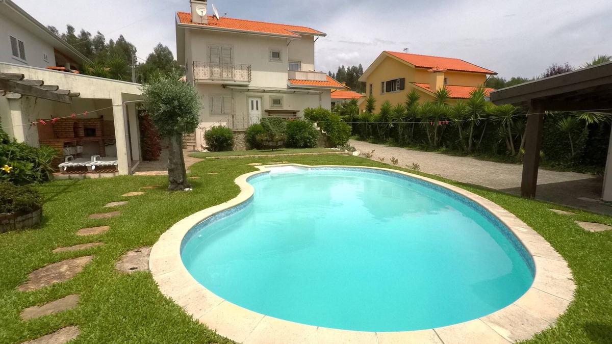 Santa Maria da Feira House | Valadas Guest House - 4 Bedroom Villa with Pool